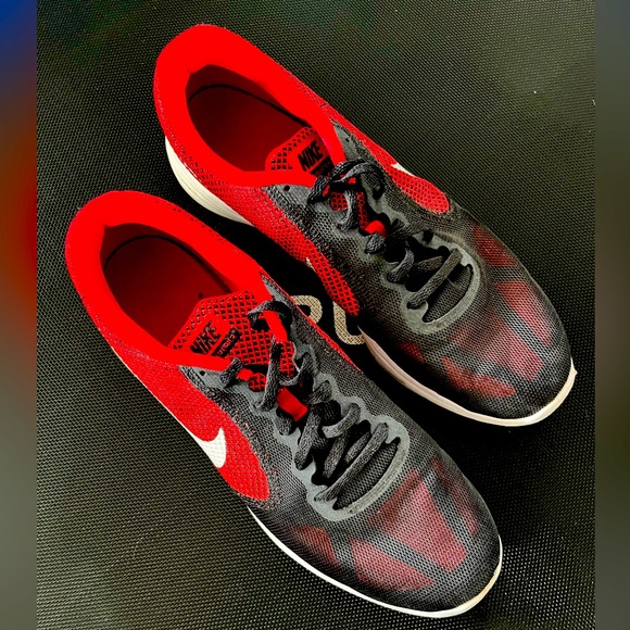 NIKES | 12 | MENS - Picture 2 of 10